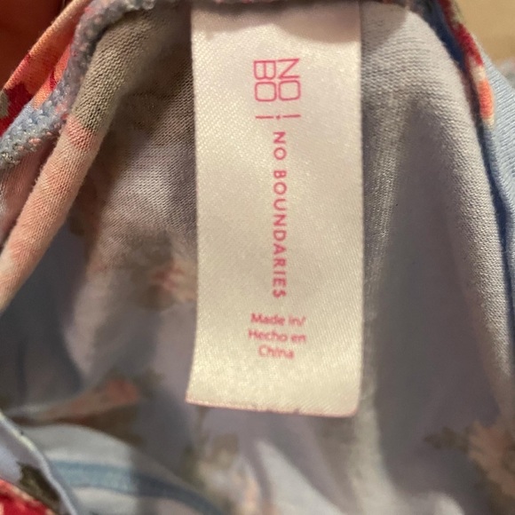 floral short sleeve shirt! - Picture 2 of 4